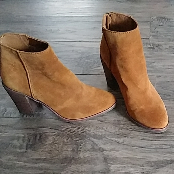 Aldo Shoes - Gorgeous suede ankle booties